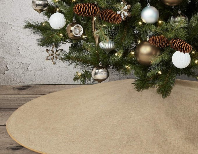 Juterock unter dem Weihnachtsbaum